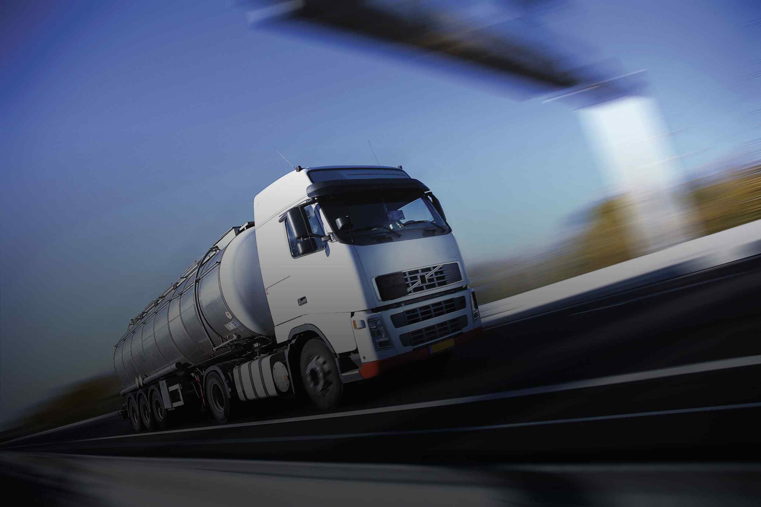 https://routescargo.com/wp-content/uploads/2015/09/White-Truck-single.jpg